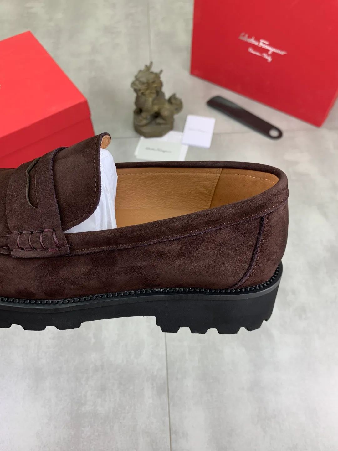 Men's shoes 💰P500 New model [Ferragamo/Ferragamo] Latest model Original imported calfskin, imported pigskin lining + original luxury metal buckle + original rubber outsole Soft and comfortable Size number: 38-44